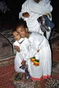 D�vky v kostele b�hem Timkatu. Lalibela. Sever,  Etiopie.