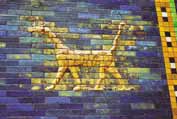 V�zdoba na br�n� Ischtar z oblasti Mezopot�nie. Pergamon muzeum, Berl�n. N�mecko.