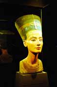 Kr�lovna Nefertiti. Egyptsk� muzeum. Berl�n. N�mecko.