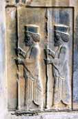 V�zdoba hrobky kr�le Artaxerxes II. Persepolis. �r�n.