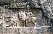 Sassaniansk� kamenn� relief v Naqsh-� Rostam (Necropolis). �r�n.