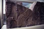 N�lez z Persepolis. �r�nsk� n�rodn� muzeum. Teher�n. �r�n.