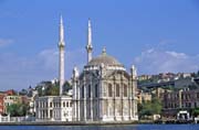 Dolmabahce pal�c, s�dlo posledn�ch Ottomansk�ch sult�n�, postaven 1843-1856, Istanbul. Turecko.