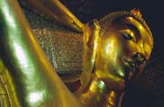 Le��c� Buddhav chr�mu Wat Pho. Bangkok. Thajsko.
