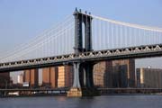 Manhattan Bridge, New York. Spojen� st�ty americk�.