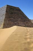 Pyramidy v Meroe. S�d�n.