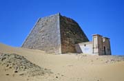 Pyramidy v Meroe. S�d�n.