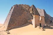 Pyramidy v Meroe. S�d�n.