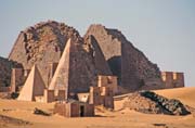 Pyramidy v Meroe. S�d�n.