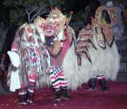 Tanec Barong. Bali,  Indon�sie.