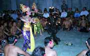 Tanec Kecak. Bali,  Indon�sie.