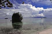 Pulau Kadidiri, jeden z mnoha Togean ostrov�. Sulawesi, Indon�sie.