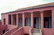 Budova Maison des Esclaves, kde �ekali otroci na transport do Ameriky. Ostrov Gor�e (�le de Gor�e), okol� Dakaru. Senegal.