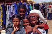 D�ti tuareg�. Vesnice Dj�bok. Mali.