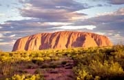 Ayers Rock (Uluru) v podve�ern�m slunci. Austr�lie.