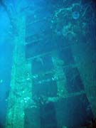 Vrak holandsk� obchodn� lodi potopen� v roce 1942. Pot�p�n� u ostrova Bunaken, lokalita Molas Wreck. Sulawesi,  Indon�sie.