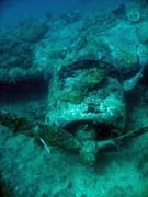 Pot�p�n� u ostrov� Togian, Kadidiri, vrak bombard�ru B24 z druh� sv�tov� v�lky potopen� 3. kv�tna 1945. Sulawesi,  Indon�sie.