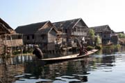 �ivot na vod�. Jezero Inle. Myanmar (Barma).