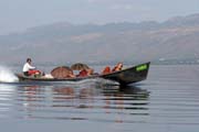 Vodn� doprava. Jezero Inle. Myanmar (Barma).