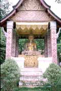 Chr�m v Luang Prabang. Laos.