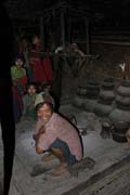V tradi�n�m dom� lid� Chin. Vesnice Kyartho, provincie Chin. Myanmar (Barma).