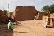 Opevn�n� star�ho m�sta Agadez. Niger.