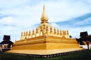 Pha That Luang - nejsv�t�j�� stupa a tak� Laosk� n�rodn� symbol. Vientiane. Laos.