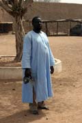Kr�lovsk� hodnost�� ve vesnici Rey Bouba. Vesnice Rey Bouba je tradi�n�m kr�lovstv�m (lamidat) etnika Fulani. Kamerun.