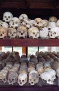 Killing fields (Choeung Ek) - v�ze�sk� t�bor u Phnom Penhu z obdob� Pol Potova re�imu. Kambod�a.