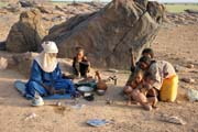 R�no v kempu nom�dsk�ch Tuareg�. Pou�� Sahara. Niger.