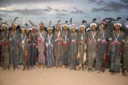 Mu�i z ko�ovn�ho etnika Wodaab� (naz�v�ni t� Bororo) tan�� sv�j tanec kr�sy naz�van� Yaake na sv� slavnosti Gerewol. Niger.