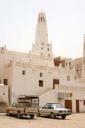Me�ita ve m�st� Shibam. Oblast Wadi Hadramawt. Jemen.