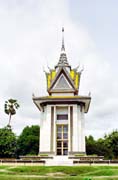 Killing fields (Choeung Ek) - v�ze�sk� t�bor u Phnom Penhu z obdob� Pol Potova re�imu. Kambod�a.