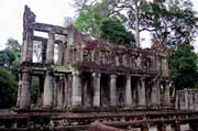 Chr�m Preah Khan - jedin� chr�m, kde je sloupo�ad�. Oblast chr�m� Angkor Wat. Kambod�a.