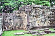 Terasa slon� v chr�mov�m komplexu Angkor Thom. Oblast chr�m� Angkor Wat. Kambod�a.