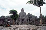 Bayon - chr�m sm�j�c�ch se tv���. Oblast chr�m� Angkor Wat. Kambod�a.