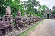 Ji�n� br�na chr�mov�ho komplexu Angkor Thom. Oblast chr�m� Angkor Wat. Kambod�a.