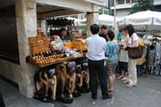 Chr�m Erawan (San Phra Phrom), Bangkok. Thajsko.