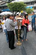 Chr�m Erawan (San Phra Phrom), Bangkok. Thajsko.