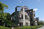 Atomic Bomb Dome ("Gembaku Domu" v japon�tin�) ve m�st� Hiro�ima. Je sou��st� Pam�tn�ku m�ru v Hiro�im�. Japonsko.