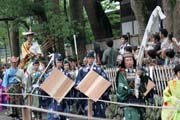 Tsurugaoka Hachiman-gu Shrine Reitaisai (Ka�doro�n� Festival) svatyn� Tsurugaoka Hachiman-gu. Tento den se kon� Yabusame - tradi�n� japonsk� lukost�elba z kon�. M�sto Kamakura. Japonsko.