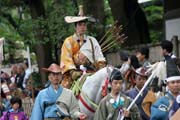 Tsurugaoka Hachiman-gu Shrine Reitaisai (Ka�doro�n� Festival) svatyn� Tsurugaoka Hachiman-gu. Tento den se kon� Yabusame - tradi�n� japonsk� lukost�elba z kon�. M�sto Kamakura. Japonsko.