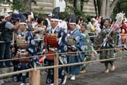 Tsurugaoka Hachiman-gu Shrine Reitaisai (Ka�doro�n� Festival) svatyn� Tsurugaoka Hachiman-gu. Tento den se kon� Yabusame - tradi�n� japonsk� lukost�elba z kon�. M�sto Kamakura. Japonsko.