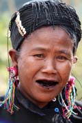 �ena z kmene Eng (n�kdy naz�van� t� Ann �i black teeth people), okol� m�sta Kengtung. Myanmar (Barma).