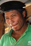 Mu� z kmene Eng (n�kdy naz�van� t� Ann �i black teeth people), okol� m�sta Kengtung. Myanmar (Barma).