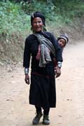 �ena z kmene Eng (n�kdy naz�van� t� Ann �i black teeth people), okol� m�sta Kengtung. Oblast je velmi pestr� z hlediska tzv. hill tribe people. Myanmar (Barma).