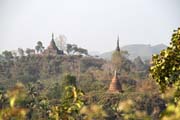 Pohled na chr�my a stupy v oblasti Mrauk U. Myanmar (Barma).