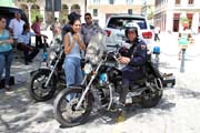 Policist� na sv�ch motork�ch, star� Havana (Habana Vieja). Kuba.