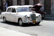 Star� Mercedes-Benz, centr�ln� Havana (Centro Habana). Kuba.