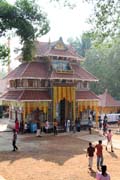 Chr�m Sree Maheswara Temple v Koorkancheri ve m�st� Thrissur, Kerala. Indie.